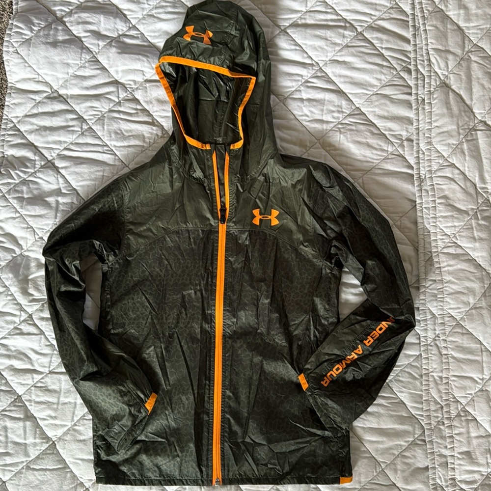 Under Armour super lightweight packable jacket youth size M